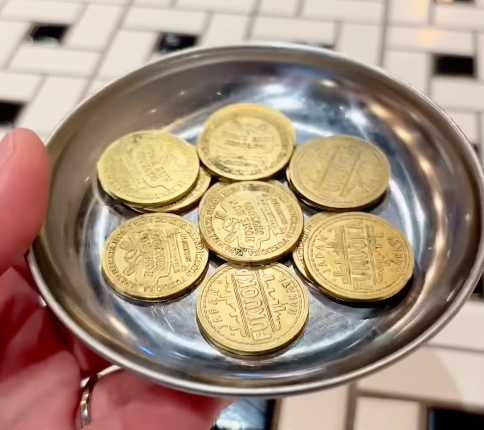 入店したらまずはココインを3枚1,000円(税抜)で購入。